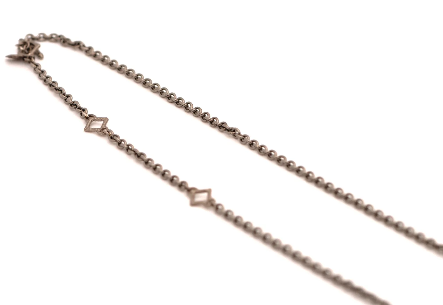 36" CHAIN LINK NECKLACE WITH 6 SCROLL STATIONS