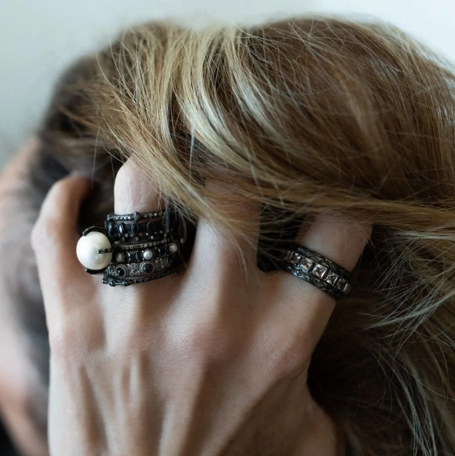 DIAMOND PAVE MIDNIGHT PEARL RING