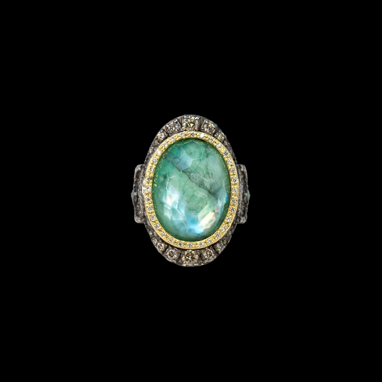 OVAL EMERALD COCKTAIL RING